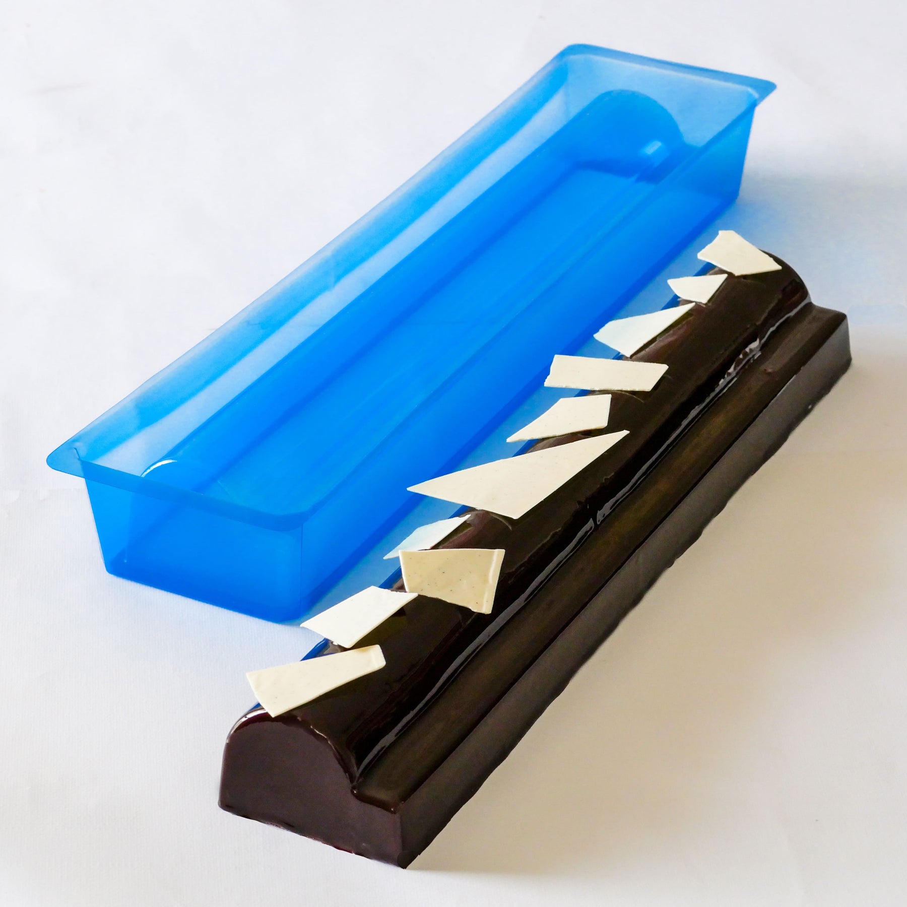 Disposable plastic log molds for professional pastry chefs